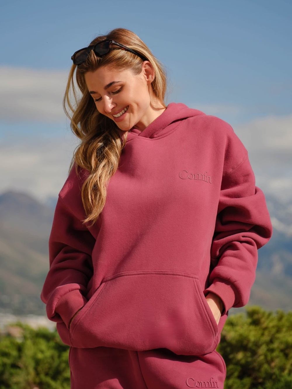 Unisex COMFRT minimalist collection weighted sweatshirt in Berry, like new XL